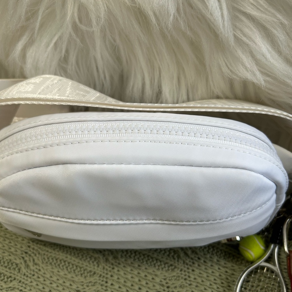 Macy’s Steve Madden White Crossbody Belt Bag with Charm Keychain - Picture 4 of 10